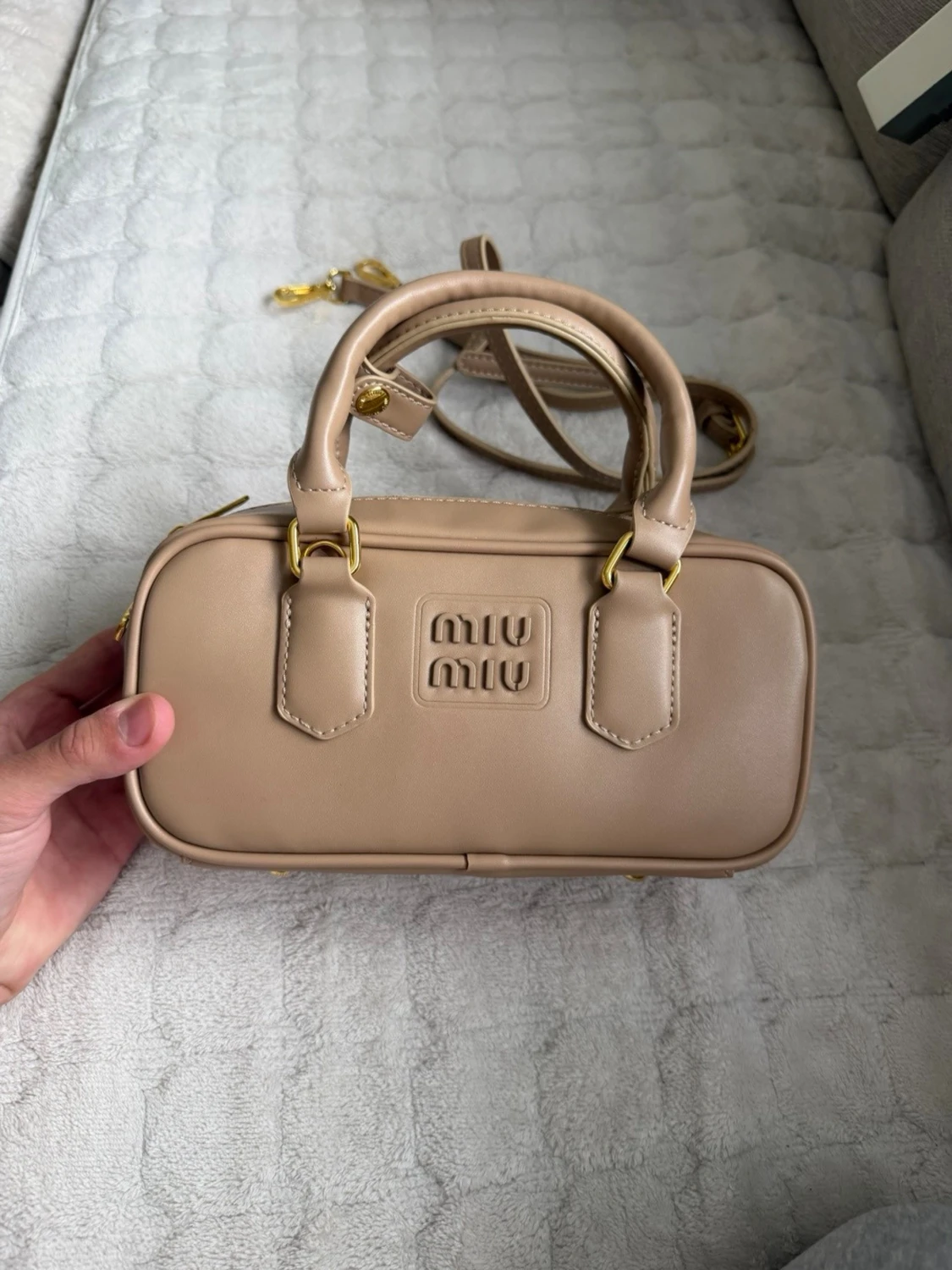 Beige handväska från Miu Miu