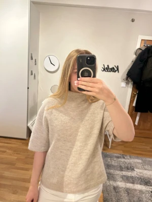 Stickad T-shirt  - Super fin