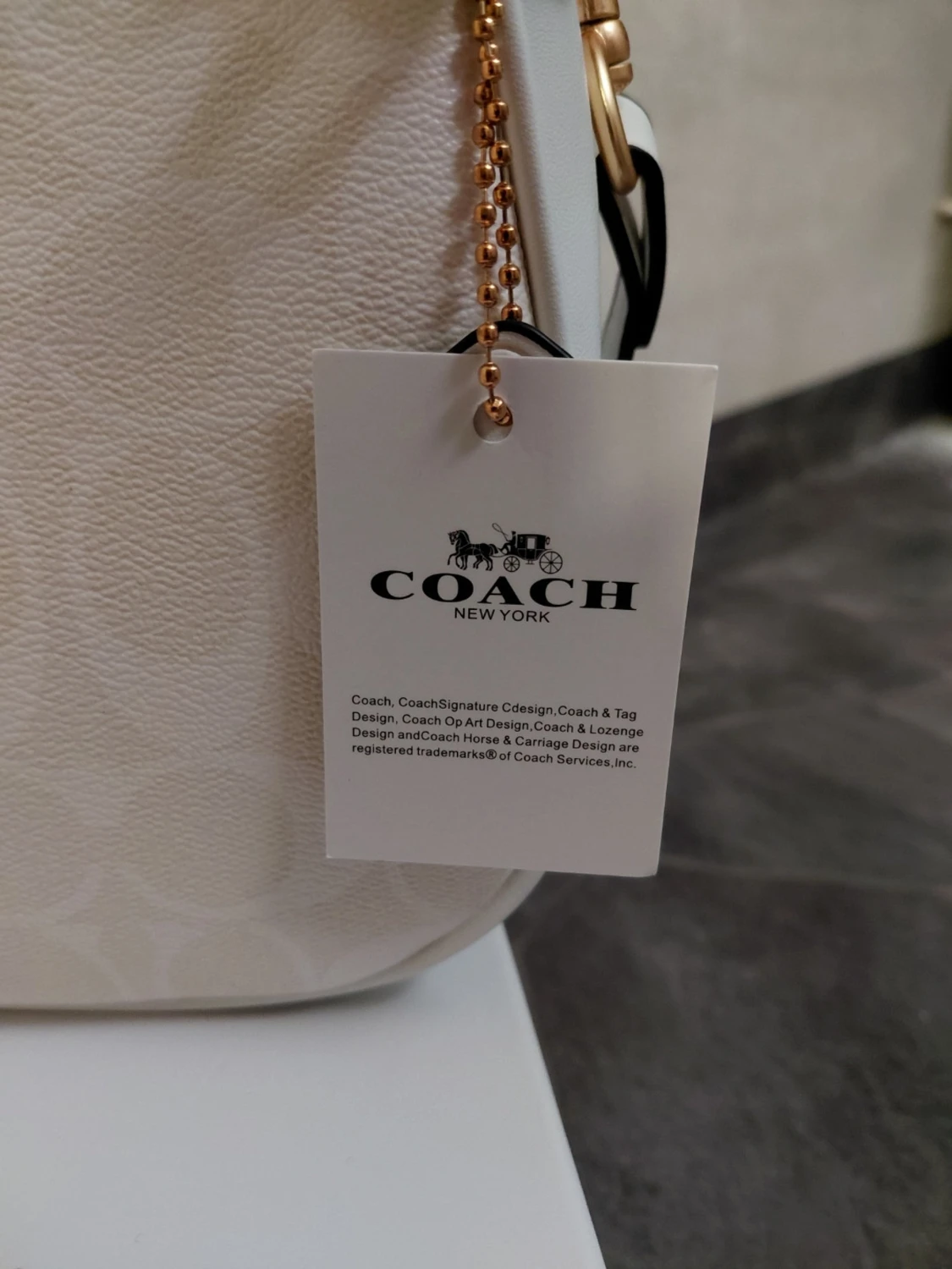 Vit axelremsväska från Coach - 1