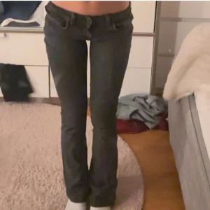 Svarta jeans 'Fallon' från LTB - säljer mina super snygga och populära jeans från LTB, eftersom jag behöver rensa jeans. Originalpris 799kr💓