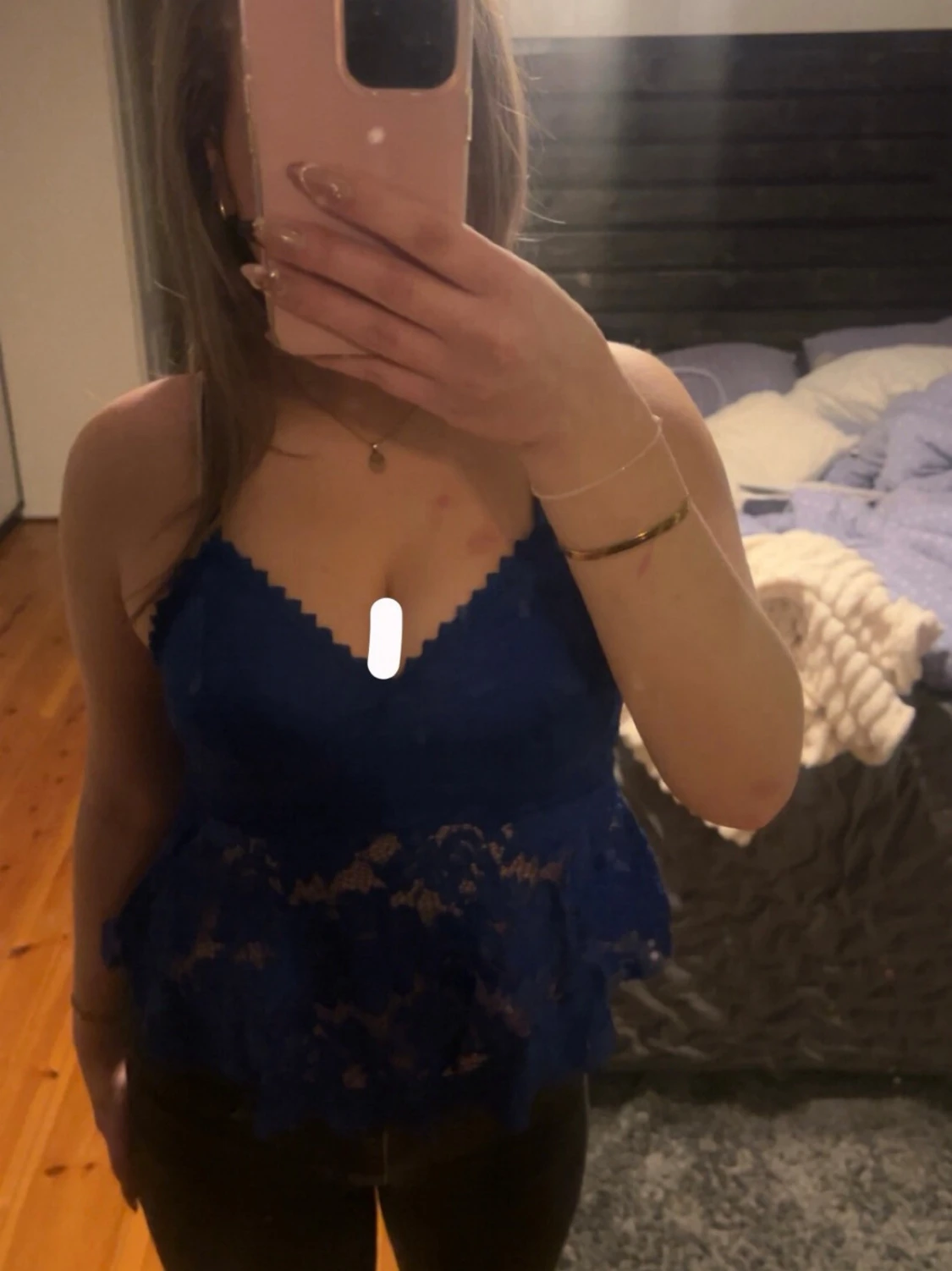 Blå spetsblus med smala axelband - 6