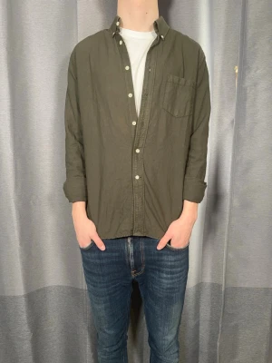 A Days March skjorta - Tja!| Säljer denna snygga skjorta från A Days March!| Mycket gott skick och inga defekter!| Kontakta mig vid minsta fråga!| Pris kan alltid diskuteras! //Nils