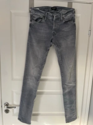 Jack and Jones jeans  - Säljer ett par jeans som ej används längre. Storlek w 31 L 34. De är glenn modellen. Knappast använda. Priset kan diskuteras!