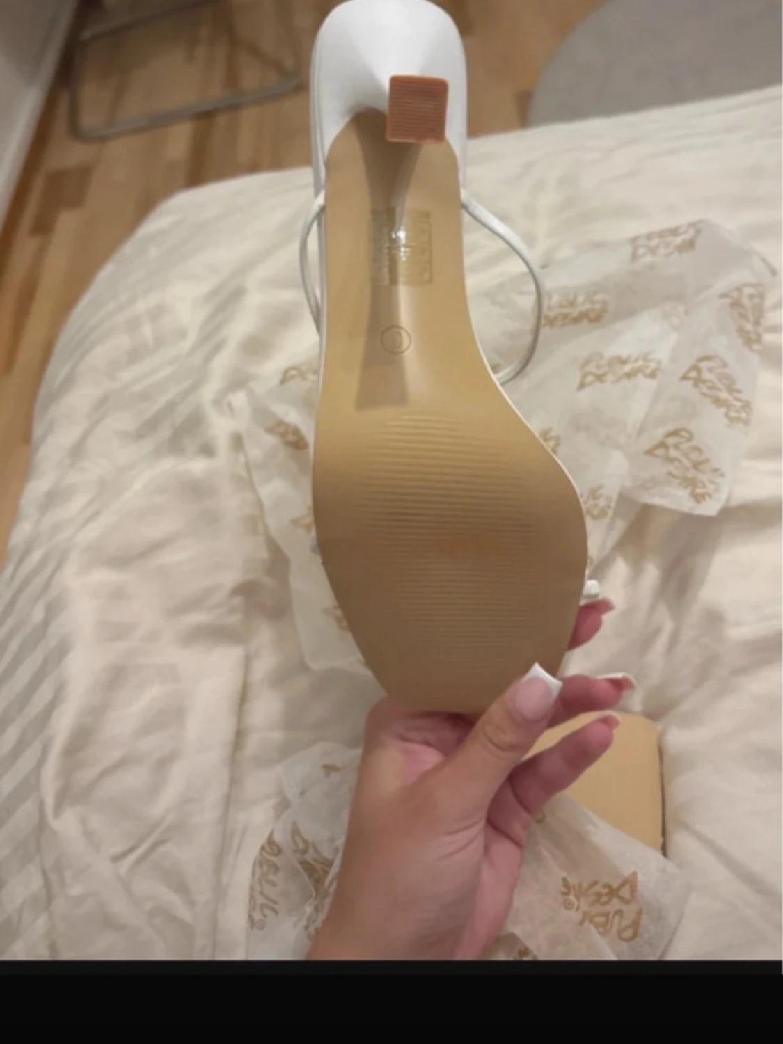 Vita pumps med remmar Public Desire