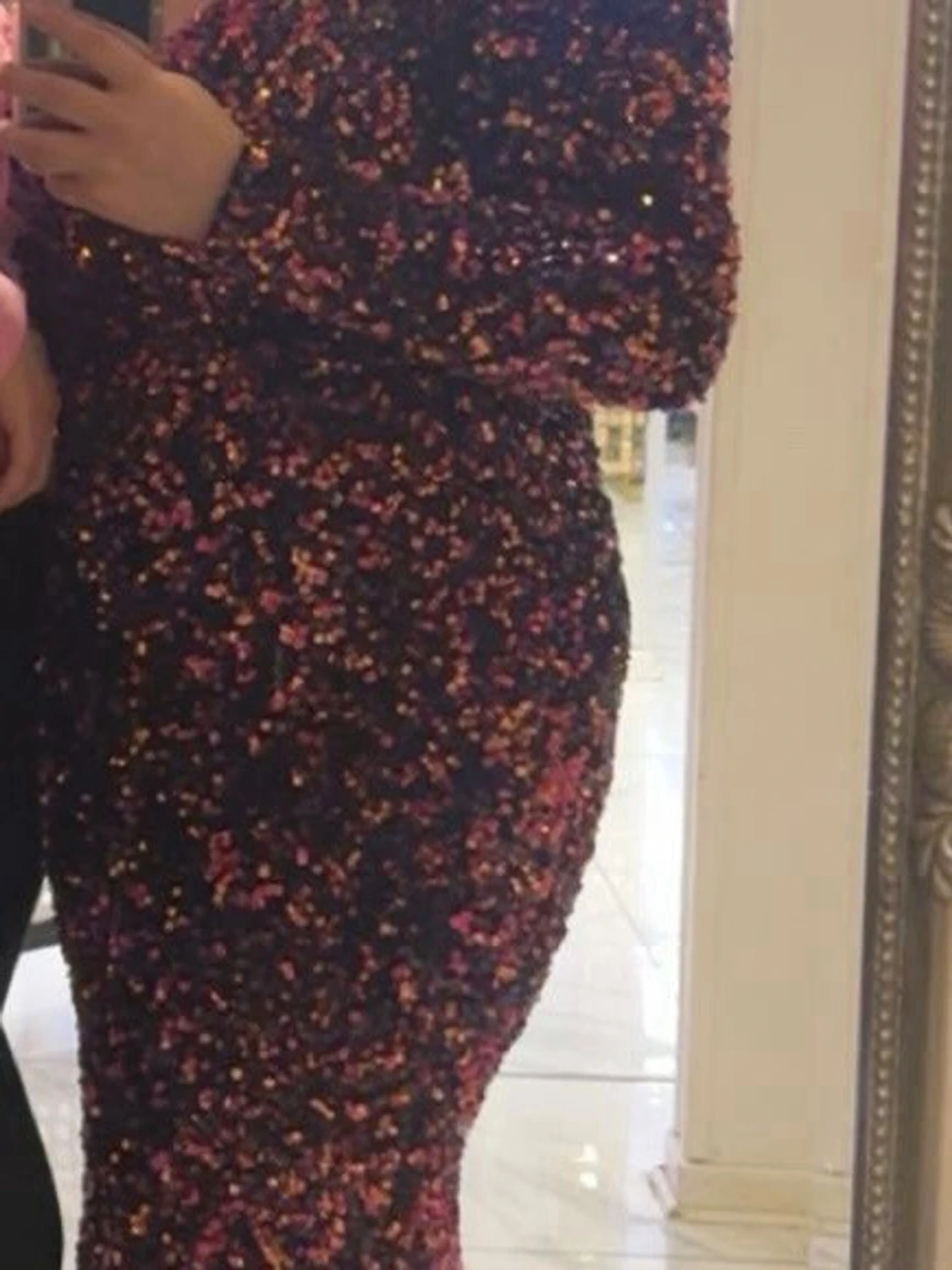 Glittrig långklänning med öppen rygg - 2