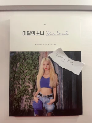Jinsoul Loona debutalbum  - Jinsoul i loonas debutalbum. Bra skick, bara att ställa frågor💓