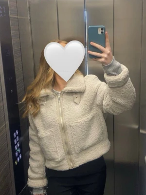 Beige teddyjacka  - Teddyjacka från New Yorker!