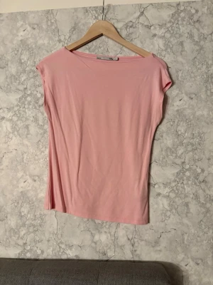 Ljusrosa topp från lager 157 - Toppen är i nyskick och i storlek S