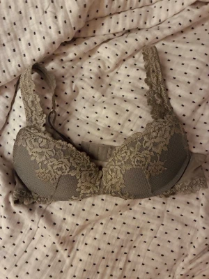 Intimissimi bh❣️ - Så fin och unik bh från Intimissimi! Säljs inte lägre och är i bra skick! Inga defekter💞