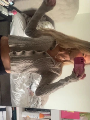 Beige stickad Levis kofta💕💕 - Snygg beige kofta från Levis nästan oanvänd bra kvalitet💕💕