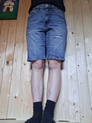 Snygga jeans shorts  - Dessa shorts är så snygga och så sköna, men börjar tyvärr bli för små. Vill bli av med allt så kan sälja billigt. Köpare föreslår pris. 🍀