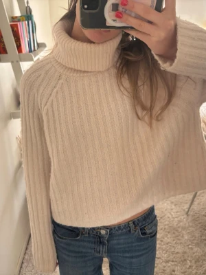 Ljusrosa stickad tröja  - Ljusrosa stickad tröja från Zara💗