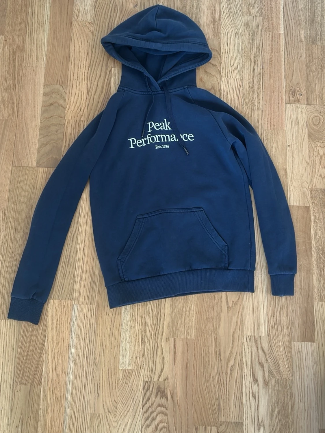 Blå hoodie Peak Performance