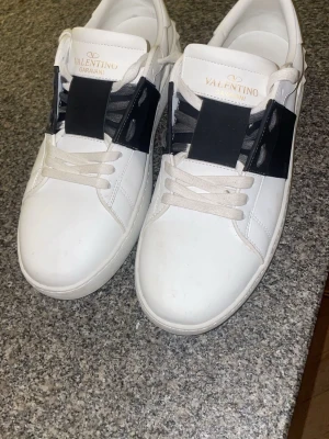 Valentino Open Storlek 44 - Valentino opens