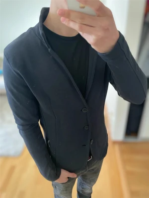 Cardigan/kavaj med knappar - Skick 9/10 riktigt snygg | skriv vid frågor eller funderingar!