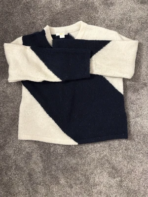 Stickad tröja från Gina Tricot - Snygg stickad tröja från Gina Tricot❤️Pris kan diskuteras❤️ Använt 1 gång