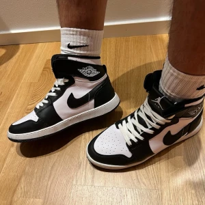 Nike Air Jordan 1 High svart/vit - Herr Nike Air Jordan 1 High svart/vit 
