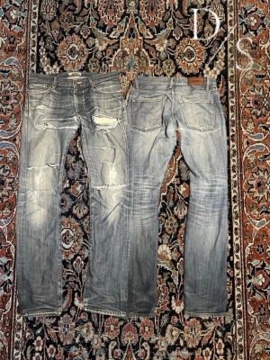 Vintage acne distressed jeans - Riktigt feta acne jeans som är typ 20 år gamla, de har en riktigt fet fade och flera lagningar som vid skrevet och låret vilket ger de extra vintage känsla.   •Midja: 41cm •Längd: 101cm •Benöppning:17cm