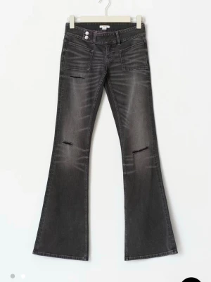 Jeans Gina tricot 14+ tall - Low waist tall jeans ifrån Gina tricot, aldrig använda. Köpta för 400kr. Kan gå ner lite vid snabb affär.