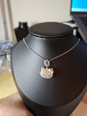  halsband  - Fler fina accessoarer finns på min profil 💍  More exquisite accessories on my profile listings.