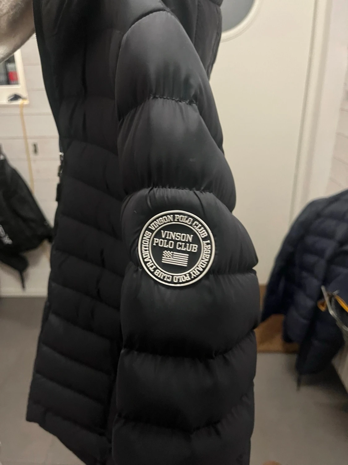 Svart pufferjacka med huva från Polo Club  - 2