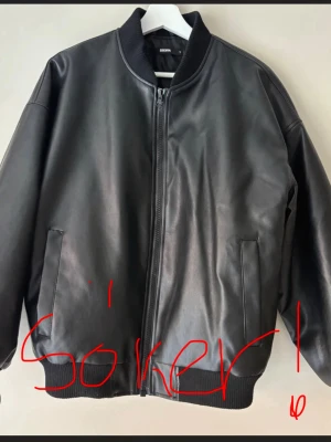 SÖKER!!!!! - SÖKER I XS ELLER S.        Jacka från bikbok