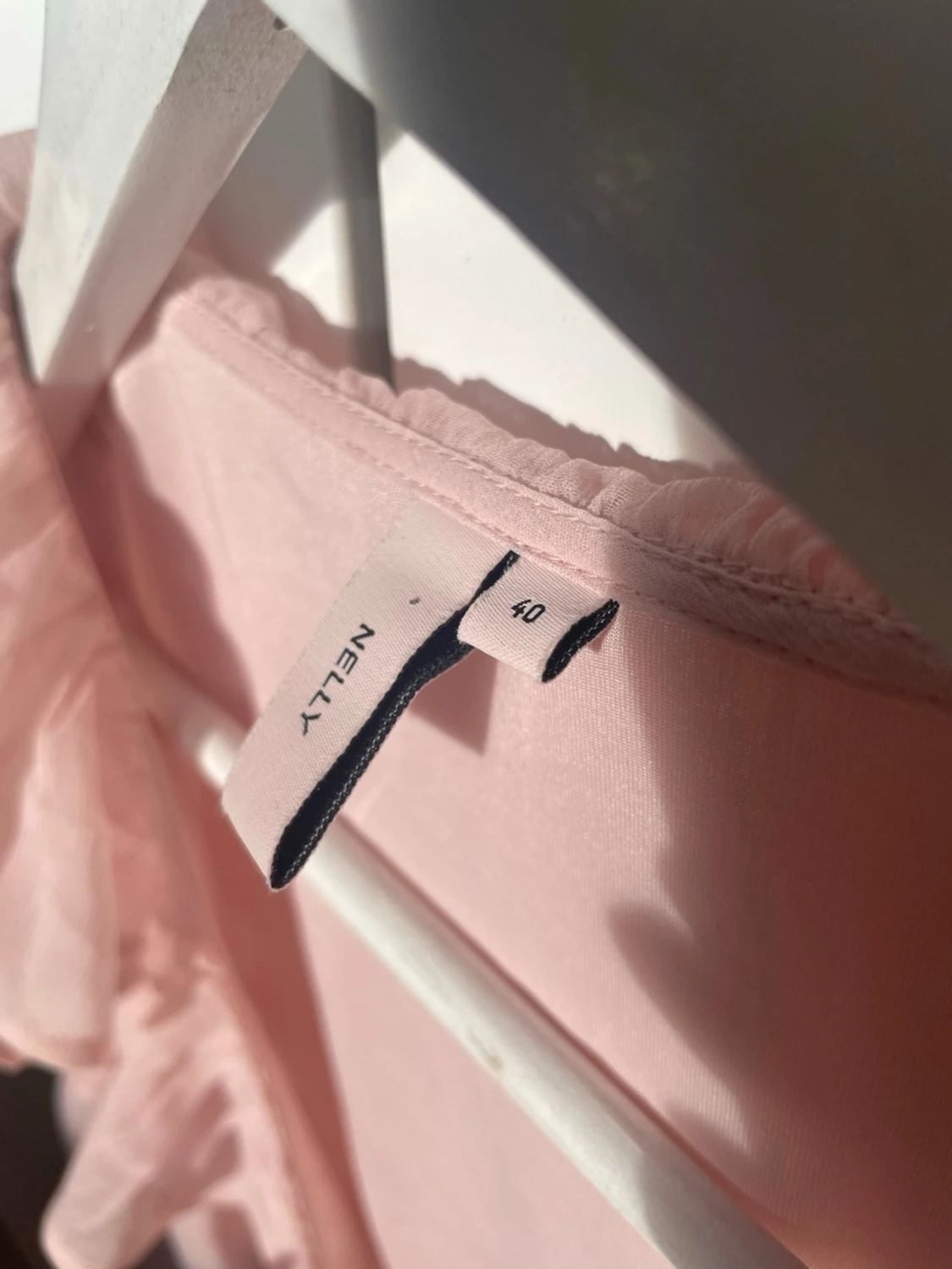 Ljusrosa volangblus från Nelly - 1