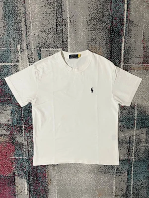 Ralph Lauren T-shirt - Säljer denna snygga RL T-shirt för 199kr skriv till om ni är intresserade eller har frågor!