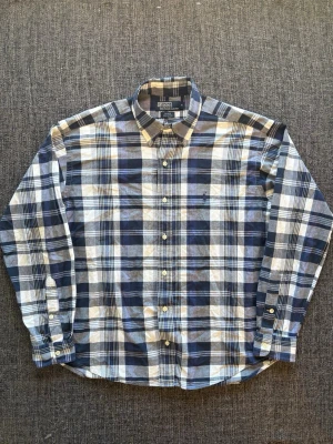 Ralph Lauren skjorta ~ rutig  - Sjukt eftertraktad Ralph Lauren skjorta ~ sällsynt 2000’s modell som inte längre produceras | st M/true size | 100% bomull | klassisk passform | OBS kan gå ner lite i pris vid snabb affär! 🏄