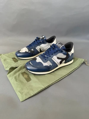 Sällsynta valentino rockrunners - Sällsynta och unika valentino rockrunners i väldigt bra skick, dustbags ingår, nypris 7500kr