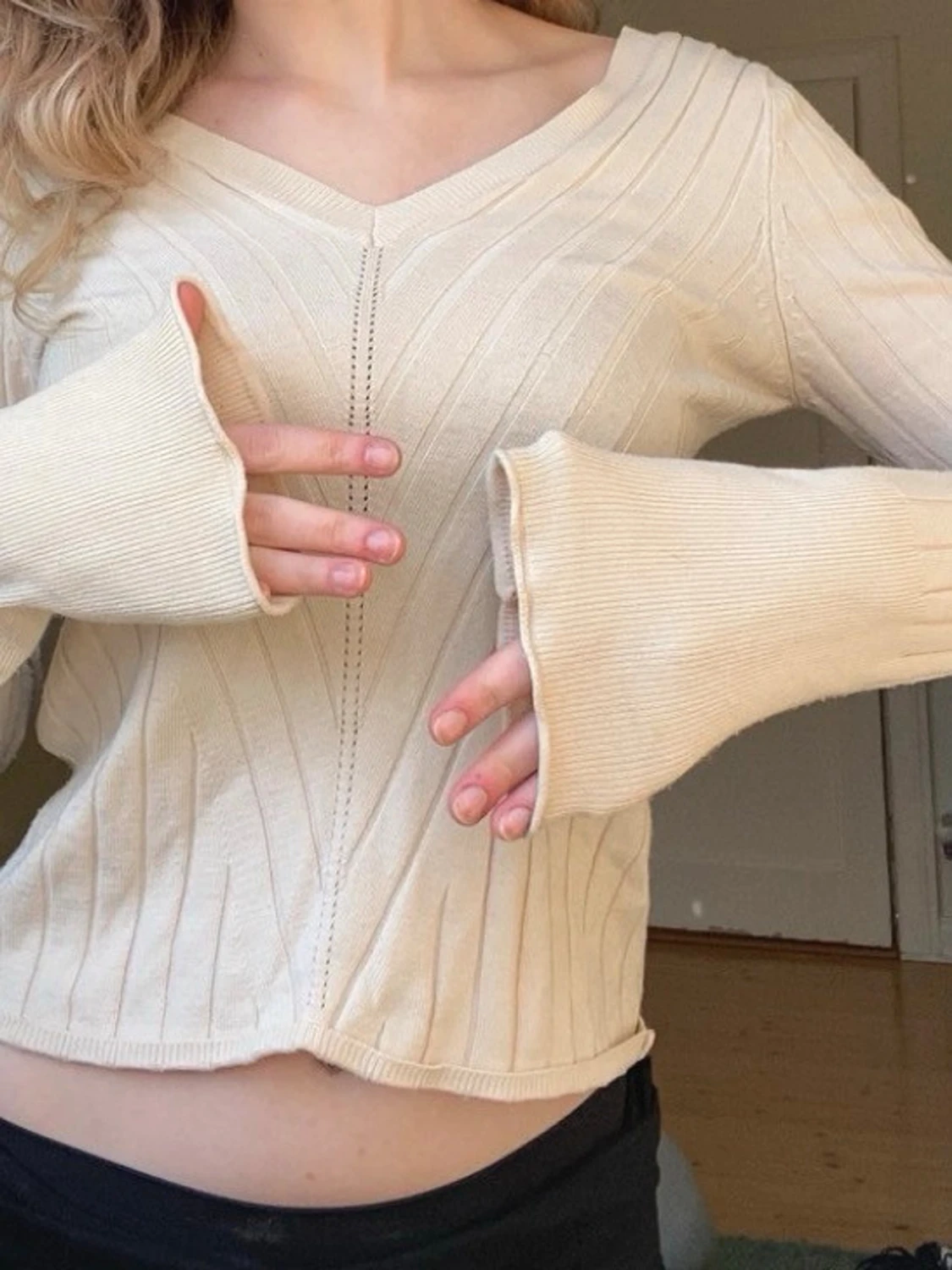 Beige ribbad långärmad topp