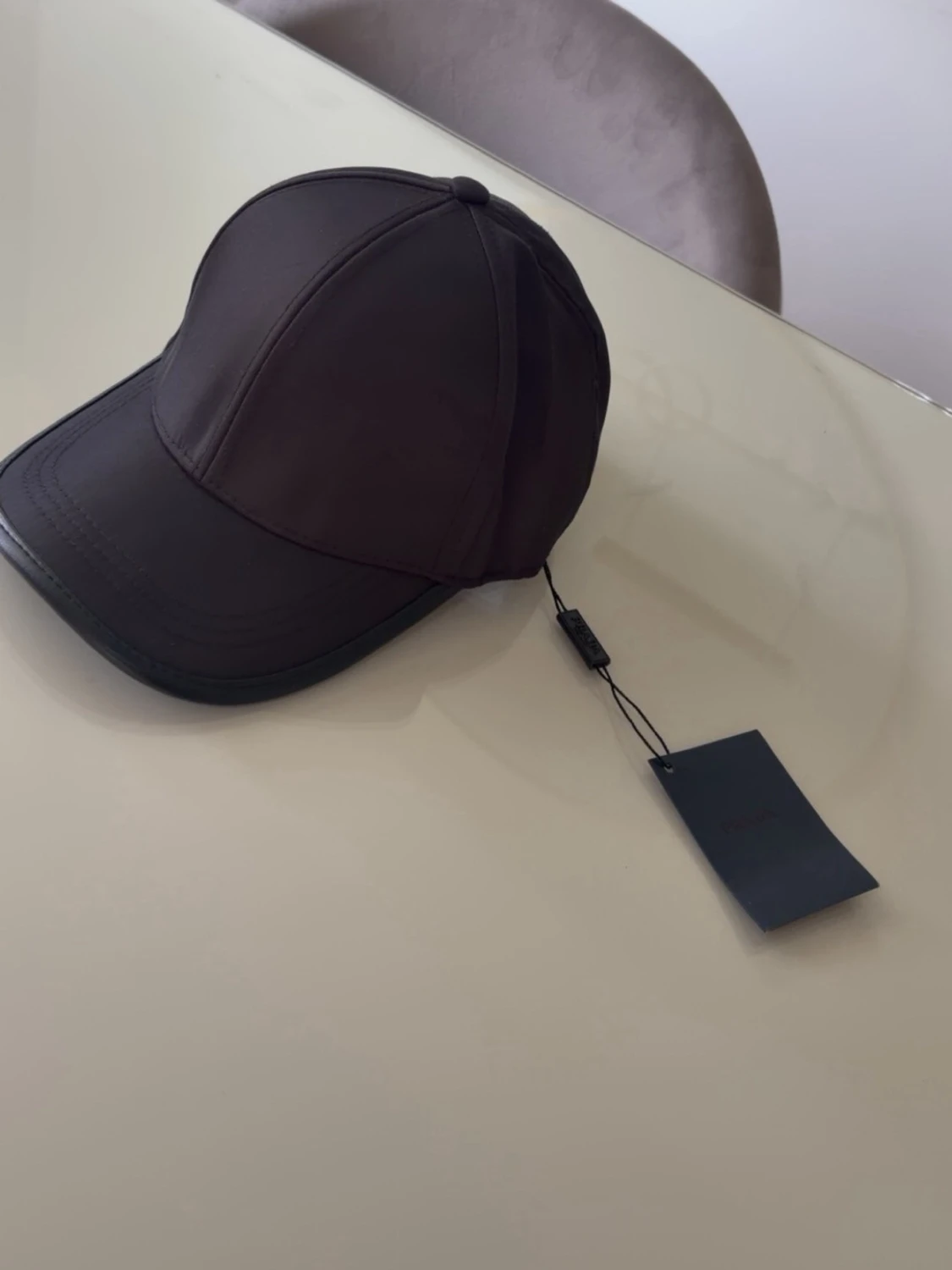 Svart keps från Prada i nylon - 1