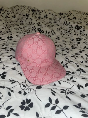 G keps - Säljer min rosa G keps då jag knappt använt eller använder den. Mycket bra skick och perfekt inför sommaren