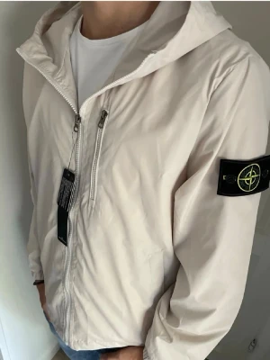 Stoneisland windbreaker  - Sprillans ny stone island windbreaker! Nyskick S/M! Vid minsta fundering kontakta mig✔️