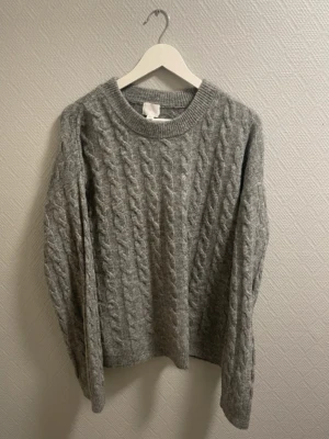 Stickad tröja / knitted sweater, size: M (H&M) 🍀 - Skick / condition: 4/5