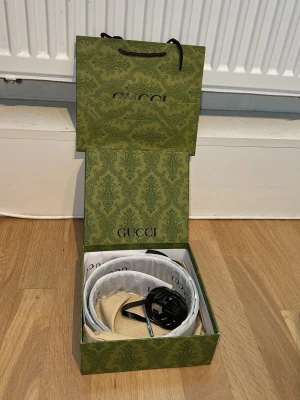 Svart bälte med GG-spänne - Helt ny, allt på bilderna kommer! Bästa kvalité 