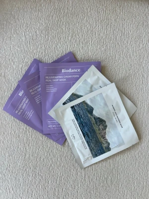 K-Beauty 5x Sheet Mask Bundle - Skin Reset 🤍 - 5 st K-beauty ansiktsmasker för hud som behöver återhämtning, näring och extra boost. Hjälper till att ge huden ett fräscht, återfuktat och välmående utseende.  Innehåller: 3x Biodance Caviar PDRN Real Deep Mask 2x Dr. Althea Marine Anti-Blemish Mask