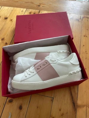 Valentino skor  - Nya valentino Open. Nypris 6500kr+