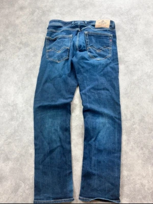 Replay grover jeans - Säljer ett par replay grover jeans I riktigt fint skick säljer då det är för små. Skriv vid prisförslag eller frågor 🥂👍🏻