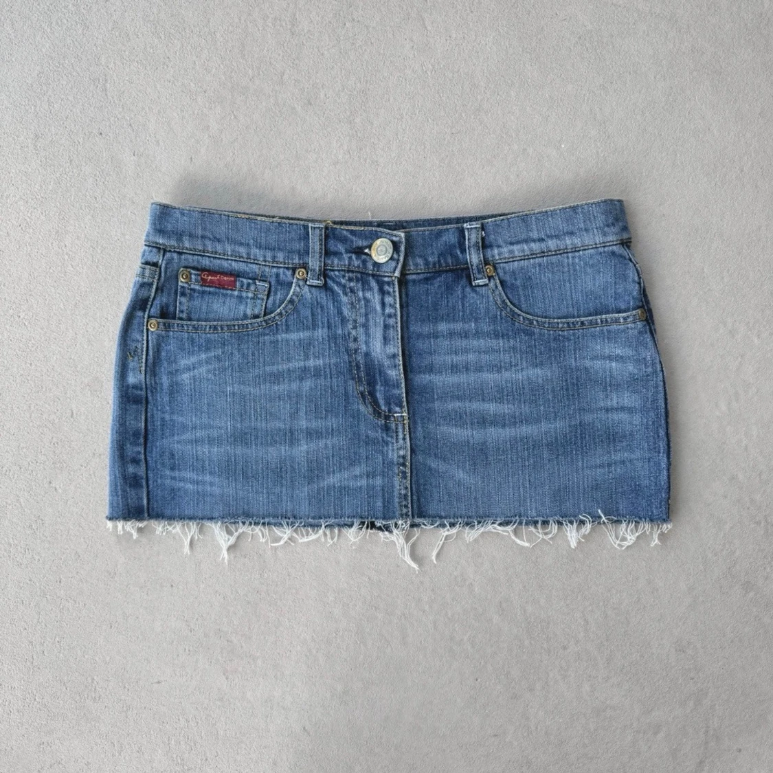 lågmidjad jeanskjol med nitar - 1
