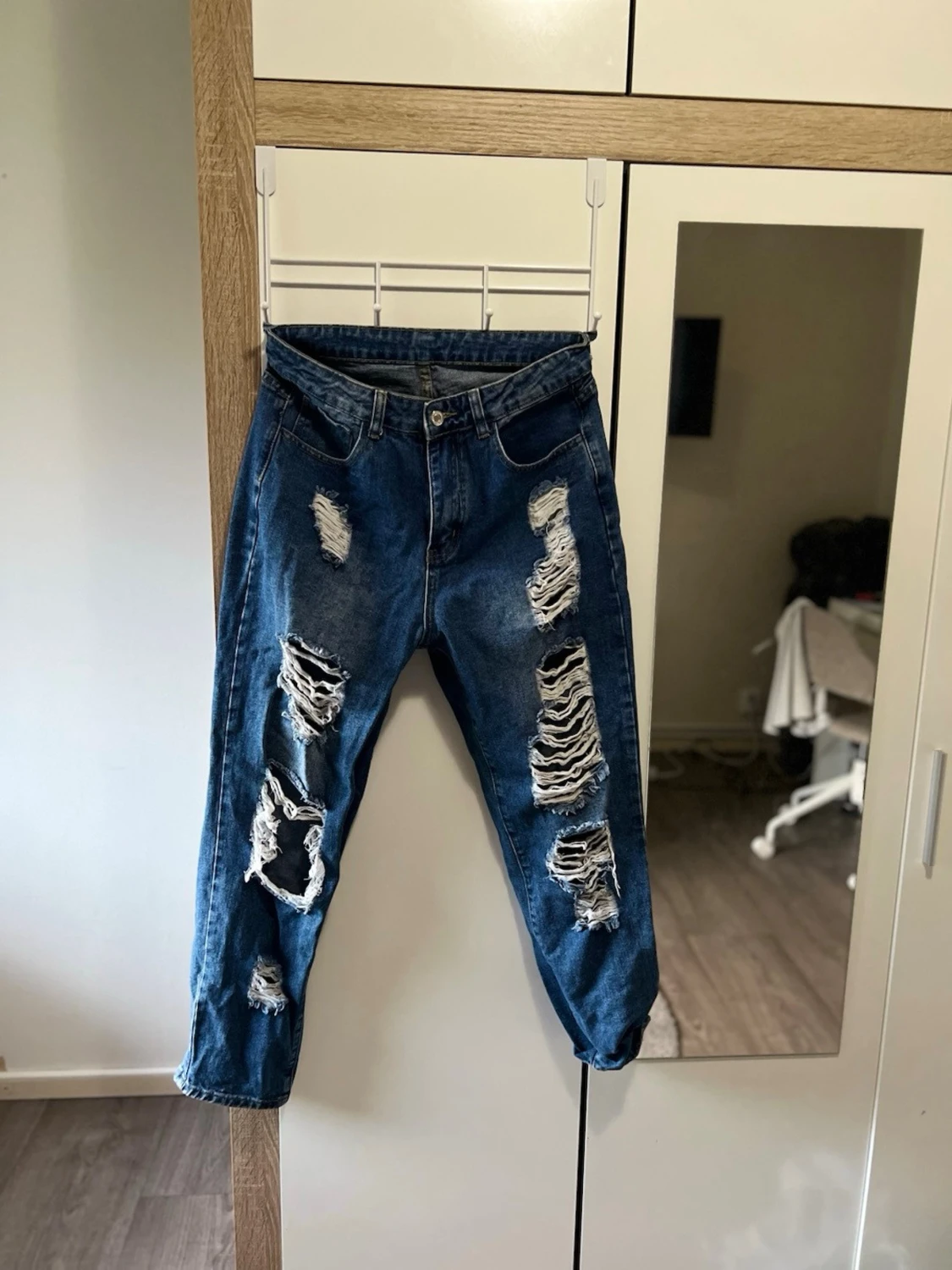Blå ripped mom jeans