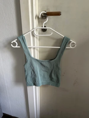 Cropped linne - Köpare står för frakt! 
