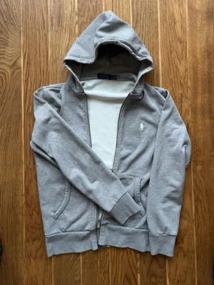 Ralph lauren zip Hoodie - Grymt skick⭐️Inga skador eller såvidare…        Storlek [S] passar S-M