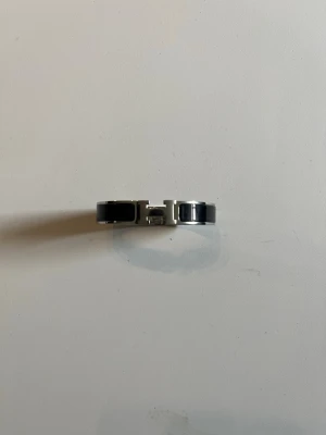 Svart och silver Armband - Helt ny, prisförslag accepteras vid snabb köp, skickar idag