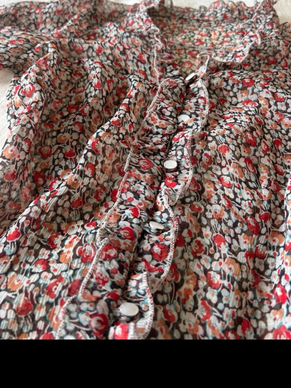 Blommig kortärmad blus med volang - 2