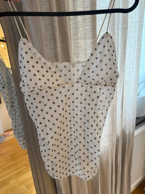 Topp zara - Super söt topp från Zara i jätte fint skick🤍