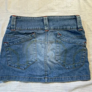 Vintage jeanskjol - Superfint skick! Midjemått 72cm Längd 32cm🌟🌟