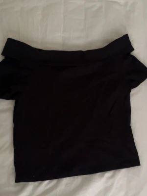 Svart offshoulder topp - 💕