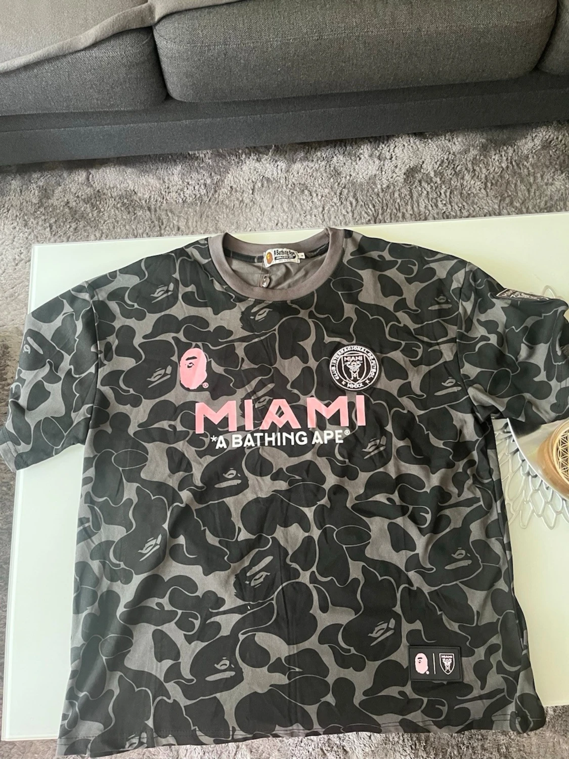 Svart camo BAPE x Miami t-shirt