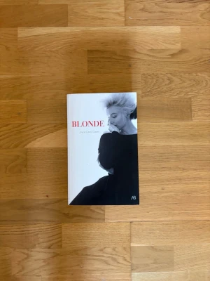 Blonde Marilyn Monroe  - Blonde Marilyn Monroe , ISBN 978-91-0-019670-7